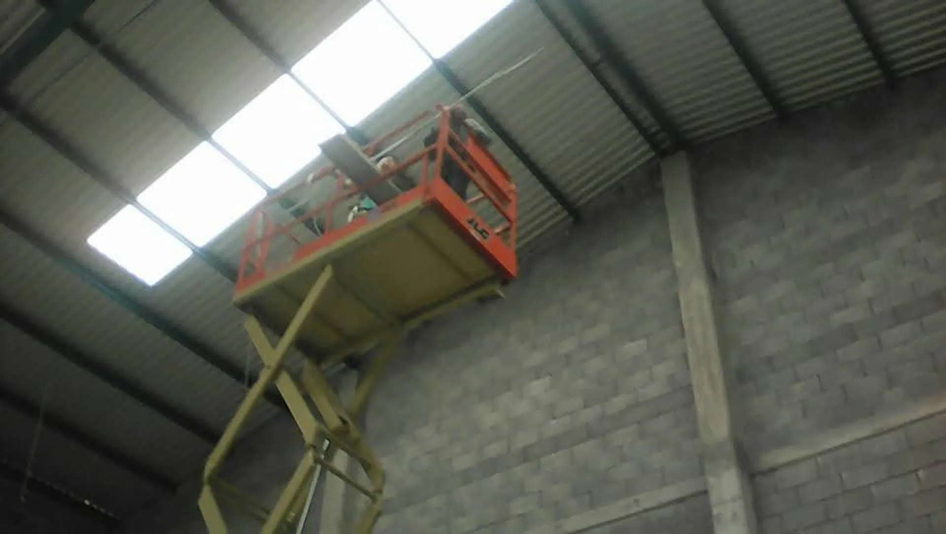 Trabajo en nave industrial